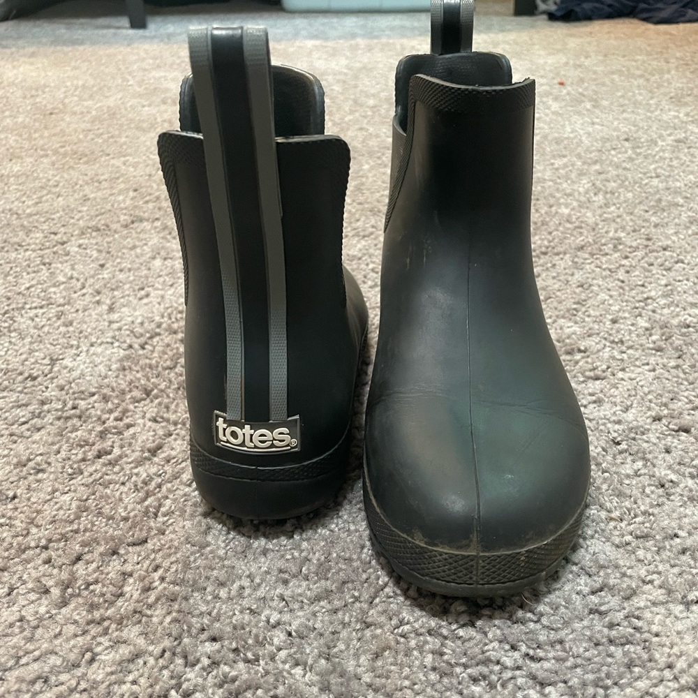 amazon totes black booties